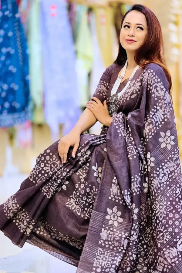 mom batik saree