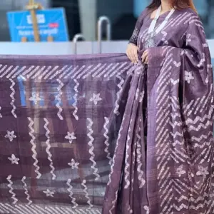 mom batik saree