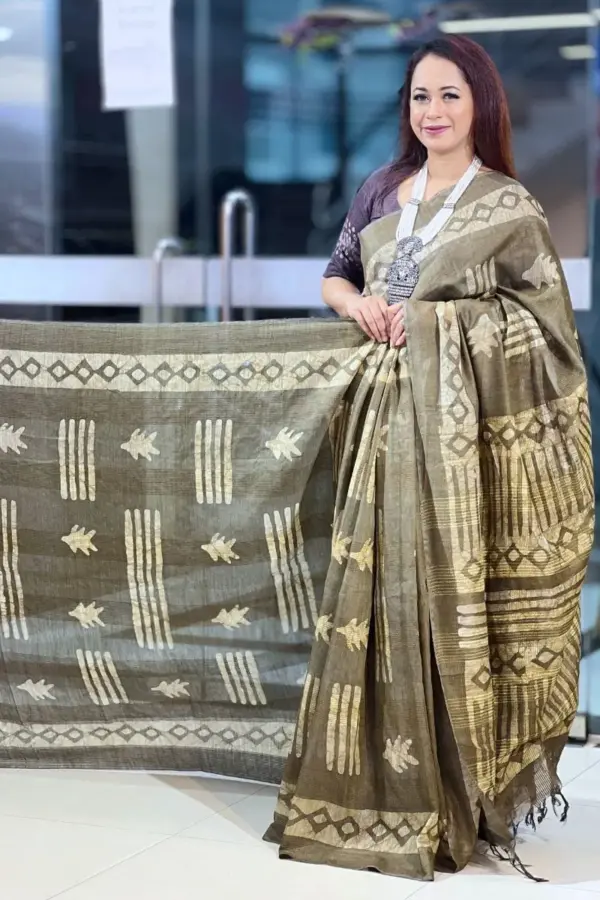 mom batik saree 12