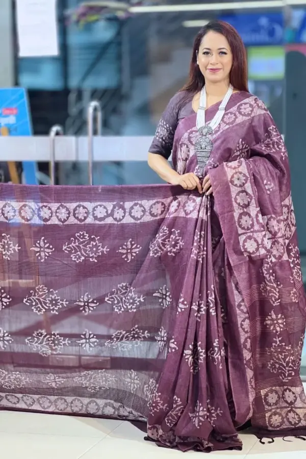 mom batik saree 12