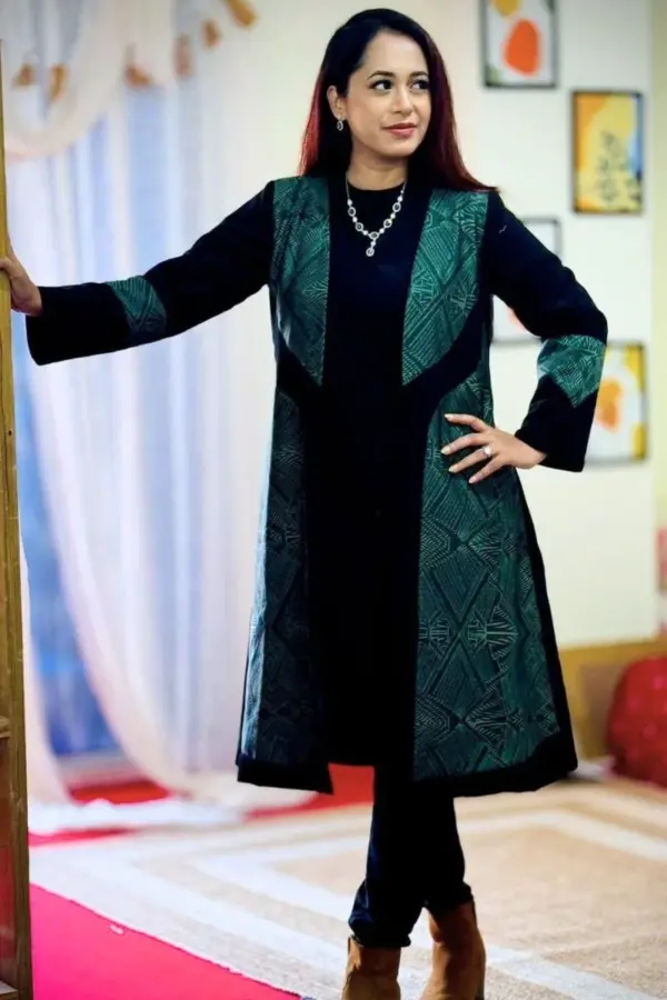 black & olive color cod seperation shrug set